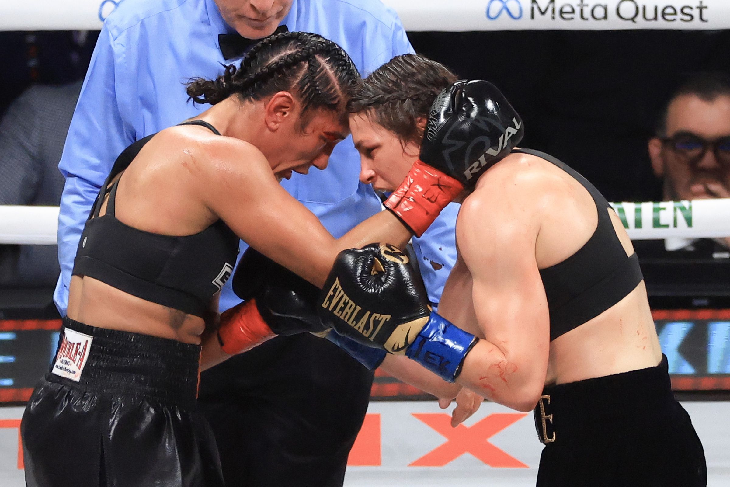 Amanda Serrano and Katie Taylor tie up during their undisputed women’s super lightweight title bout at AT&T Stadium on November 15th, 2024, in Arlington, Texas.
